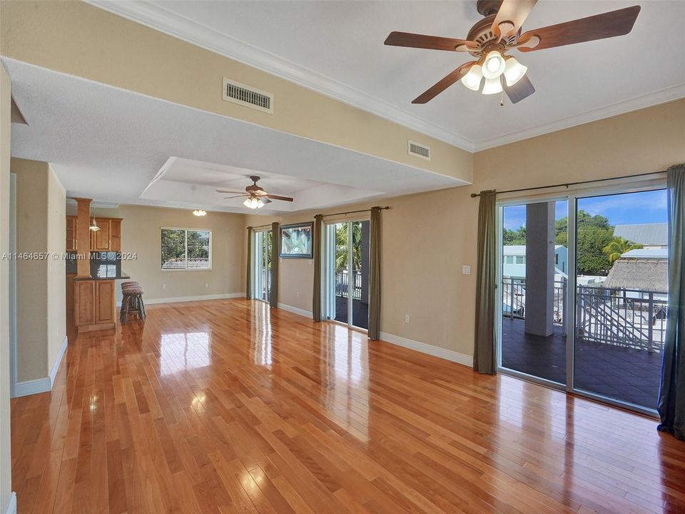 Recently Sold: $2,000,000 (3 beds, 2 baths, 2108 Square Feet)
