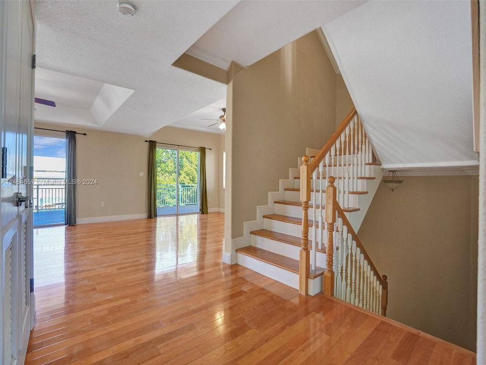 Recently Sold: $2,000,000 (3 beds, 2 baths, 2108 Square Feet)