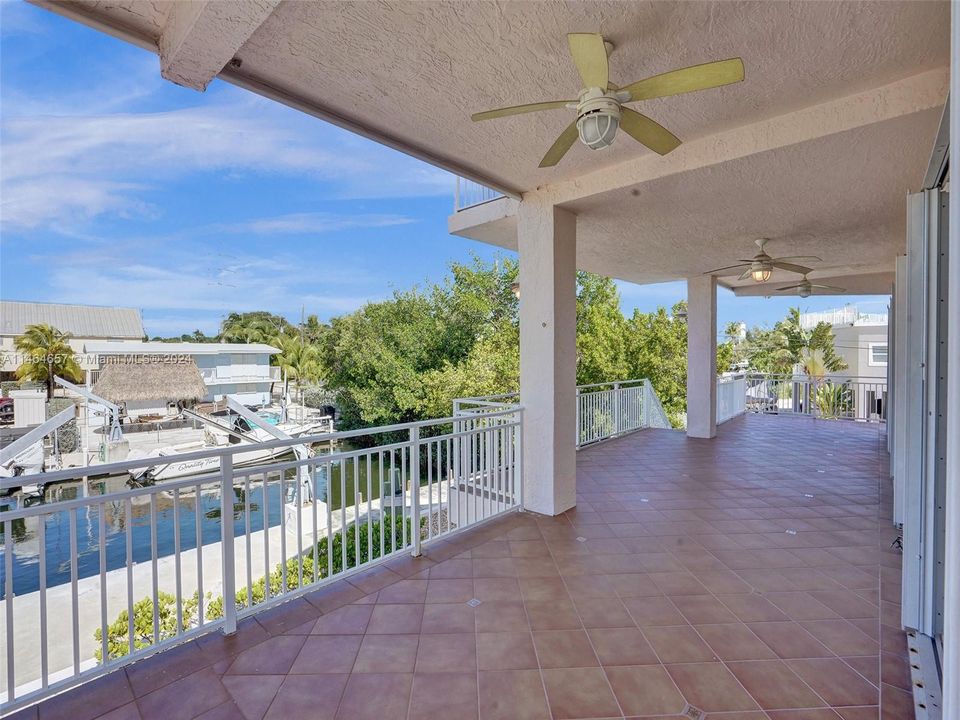Recently Sold: $2,000,000 (3 beds, 2 baths, 2108 Square Feet)