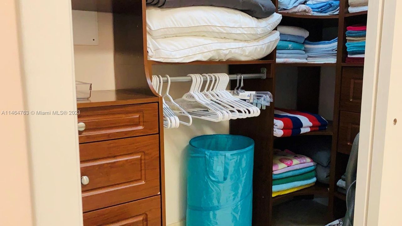 Recently Rented: $4,500 (1 beds, 1 baths, 844 Square Feet)