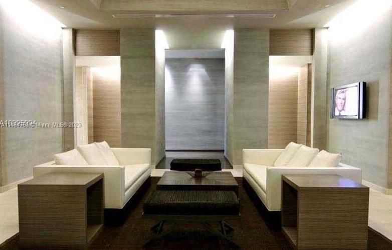 Recently Rented: $4,500 (1 beds, 1 baths, 844 Square Feet)