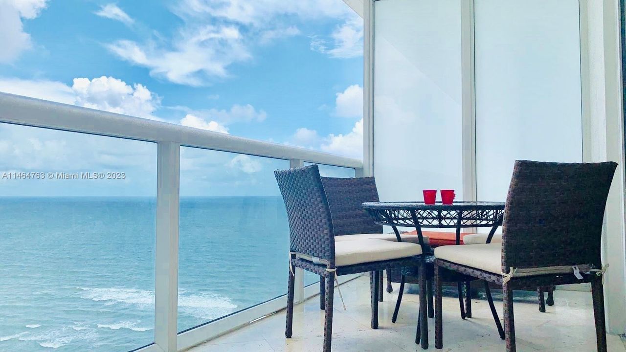 Recently Rented: $4,500 (1 beds, 1 baths, 844 Square Feet)