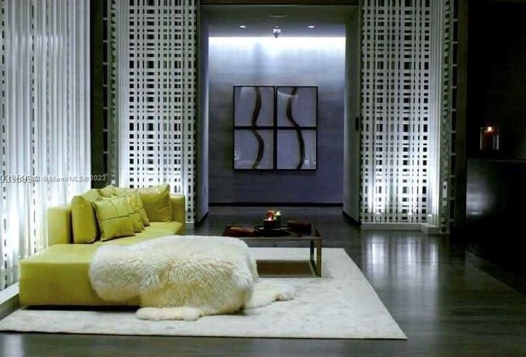 Recently Rented: $4,500 (1 beds, 1 baths, 844 Square Feet)