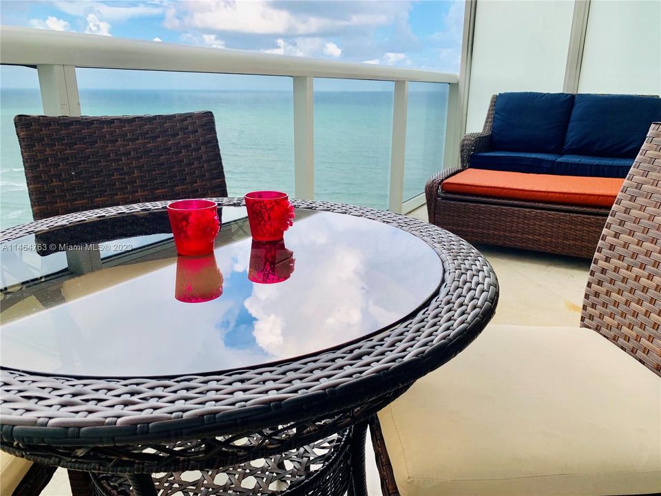 Recently Rented: $4,500 (1 beds, 1 baths, 844 Square Feet)