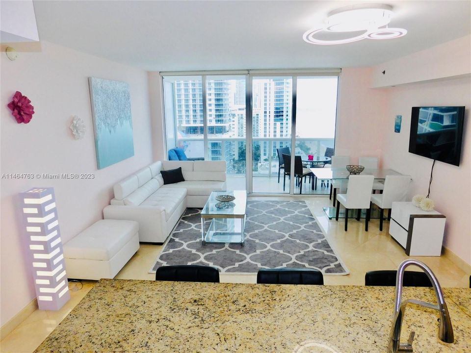 Recently Rented: $4,500 (1 beds, 1 baths, 844 Square Feet)