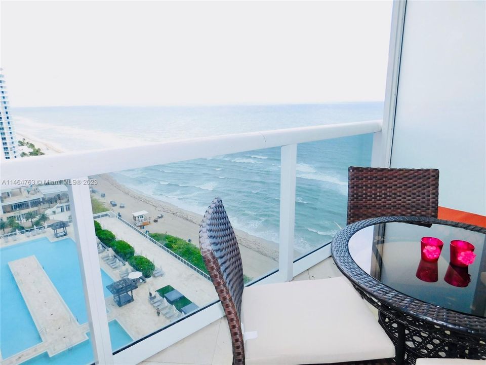 Recently Rented: $4,500 (1 beds, 1 baths, 844 Square Feet)