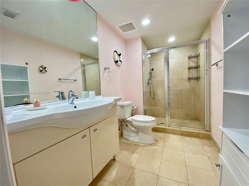 Recently Rented: $4,500 (1 beds, 1 baths, 844 Square Feet)