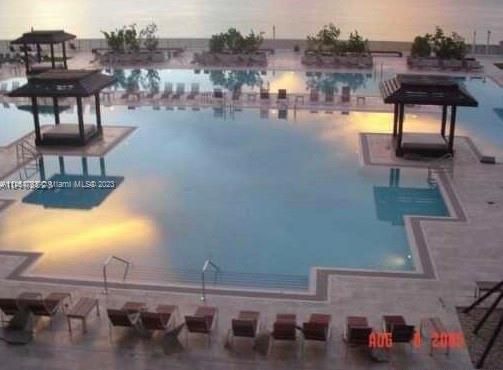 Recently Rented: $4,500 (1 beds, 1 baths, 844 Square Feet)