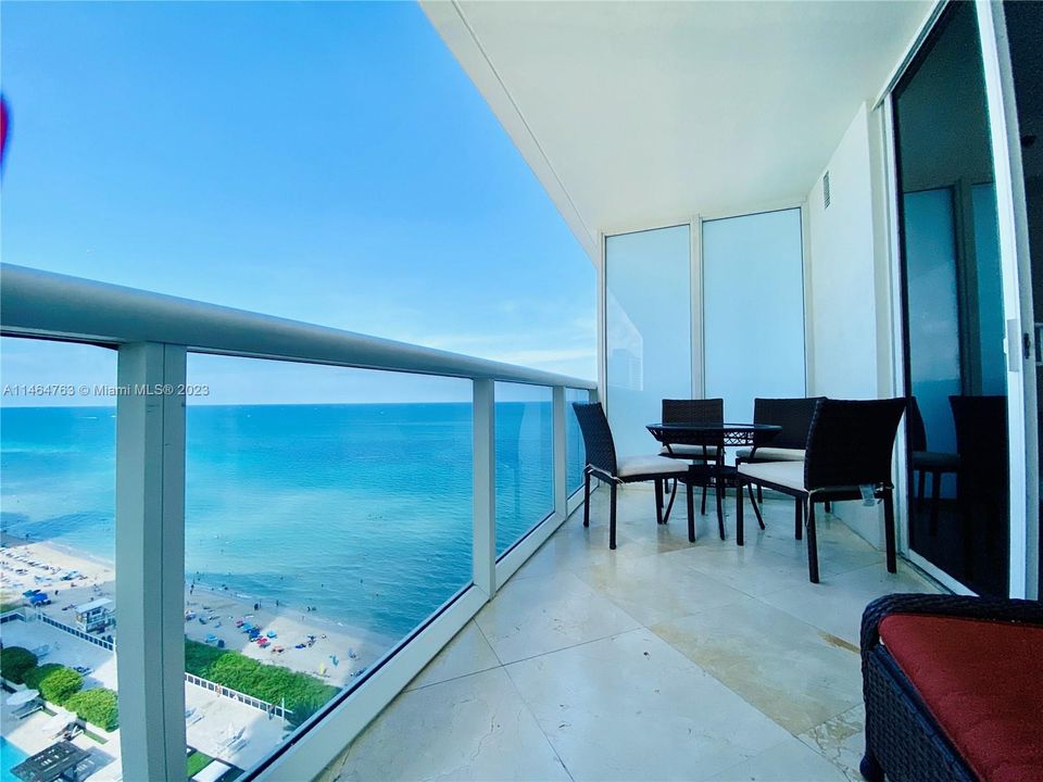 Recently Rented: $4,500 (1 beds, 1 baths, 844 Square Feet)