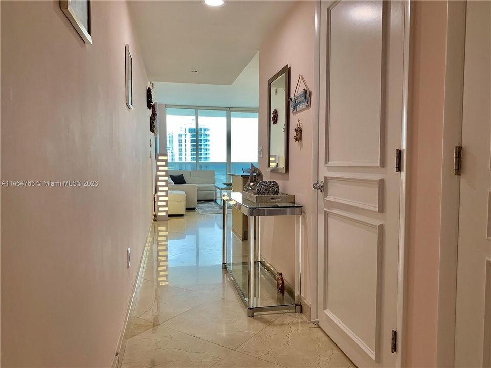 Recently Rented: $4,500 (1 beds, 1 baths, 844 Square Feet)