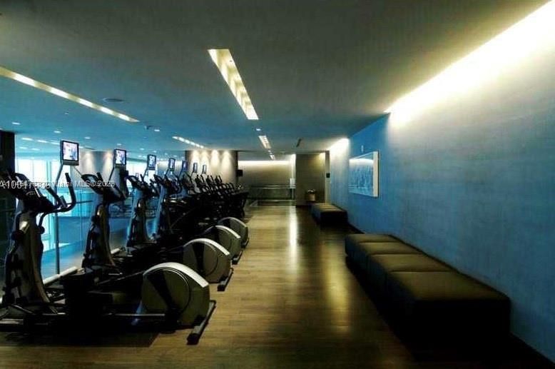 Recently Rented: $4,500 (1 beds, 1 baths, 844 Square Feet)