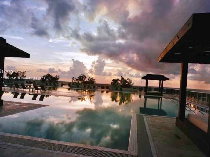 Recently Rented: $4,500 (1 beds, 1 baths, 844 Square Feet)