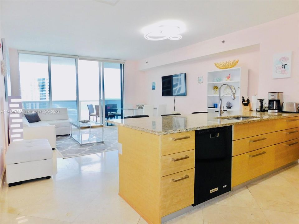 Recently Rented: $4,500 (1 beds, 1 baths, 844 Square Feet)