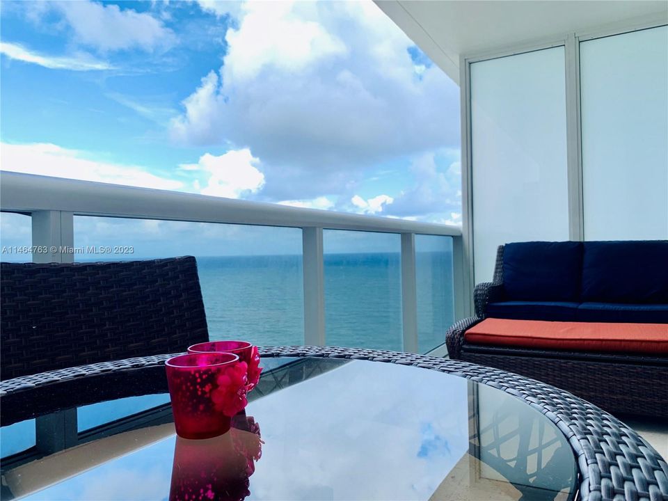 Recently Rented: $4,500 (1 beds, 1 baths, 844 Square Feet)