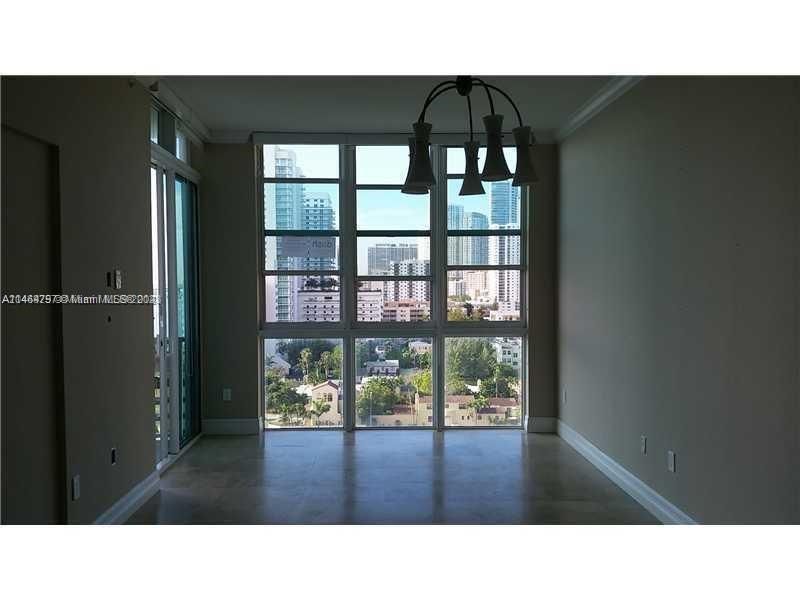 For Sale: $410,000 (1 beds, 1 baths, 706 Square Feet)