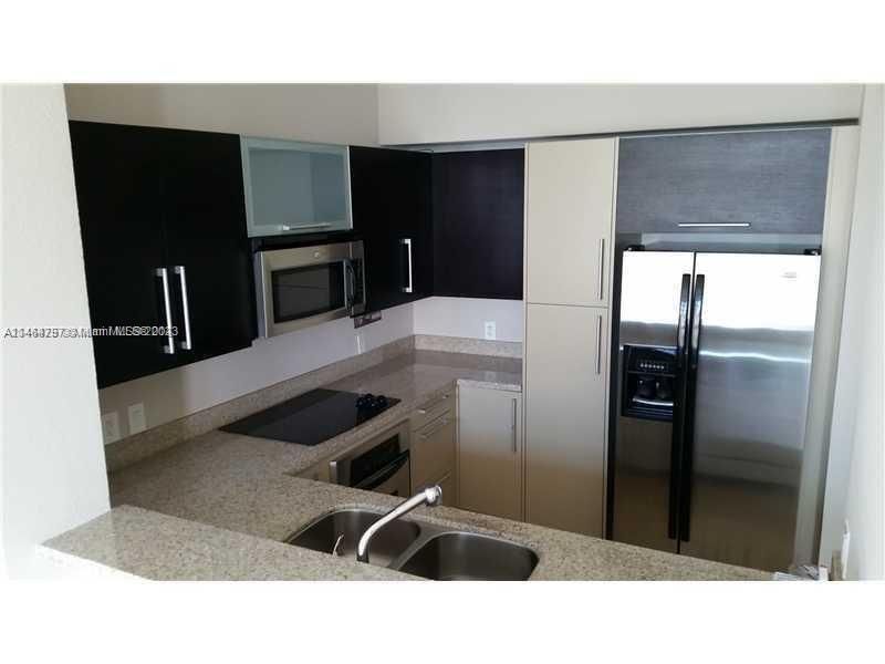 For Sale: $410,000 (1 beds, 1 baths, 706 Square Feet)