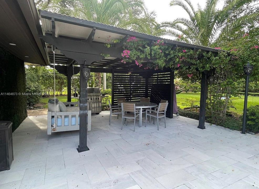 Recientemente alquilado: $11,500 (5 camas, 3 baños, 3400 Pies cuadrados)