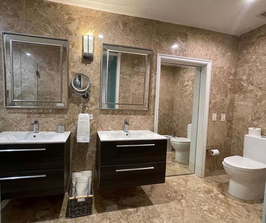 Recientemente alquilado: $11,500 (5 camas, 3 baños, 3400 Pies cuadrados)