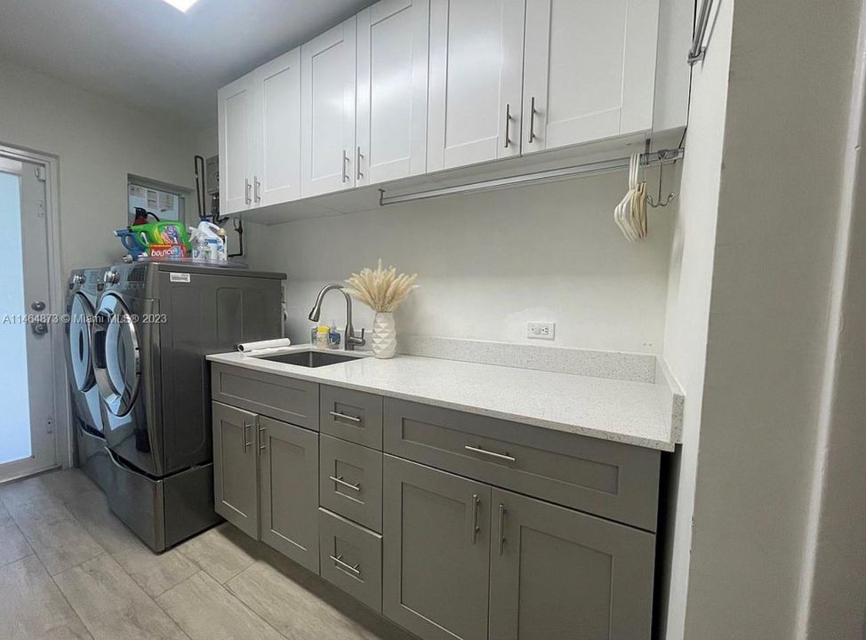 Recientemente alquilado: $11,500 (5 camas, 3 baños, 3400 Pies cuadrados)
