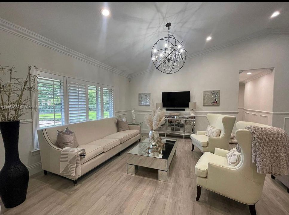 Recientemente alquilado: $11,500 (5 camas, 3 baños, 3400 Pies cuadrados)