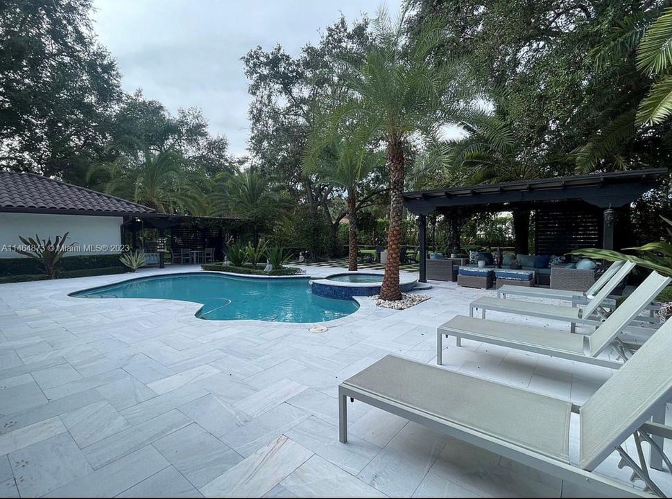 Recientemente alquilado: $11,500 (5 camas, 3 baños, 3400 Pies cuadrados)