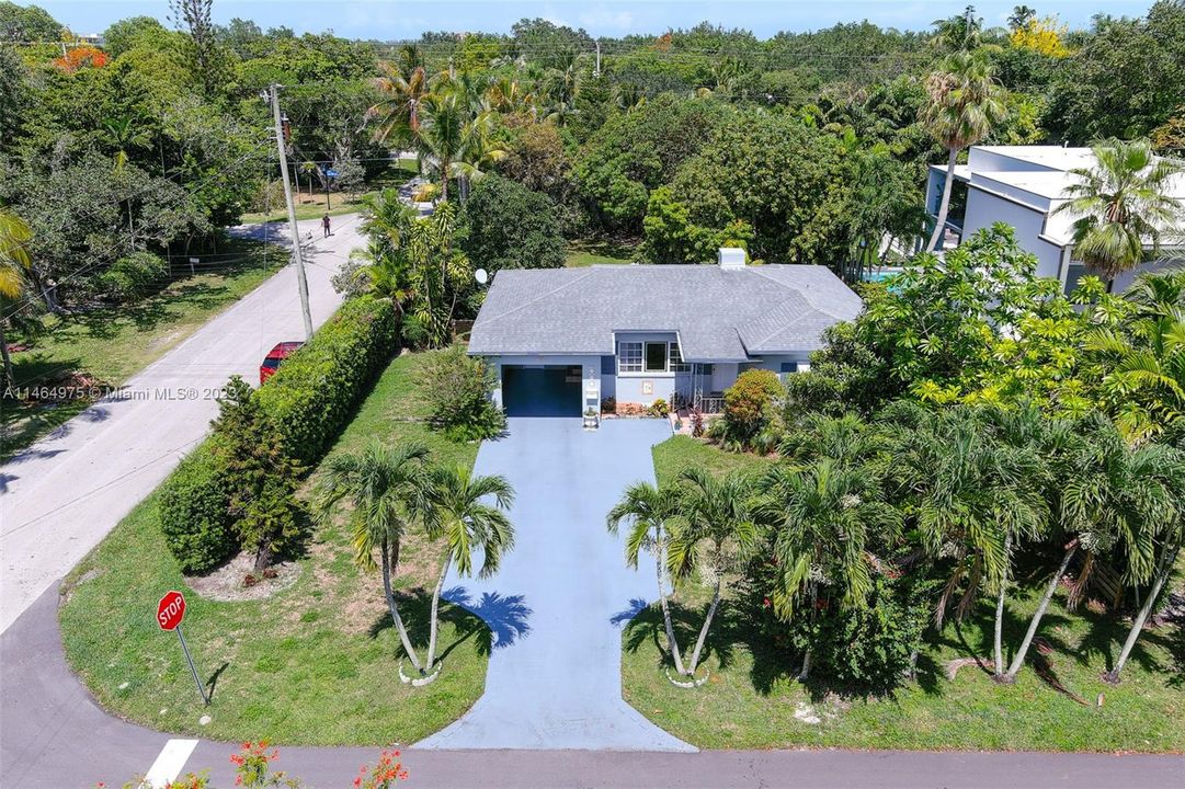 最近售出: $1,499,000 (0.27 acres)