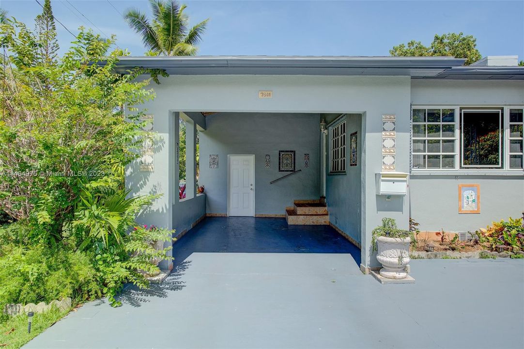 最近售出: $1,499,000 (0.27 acres)