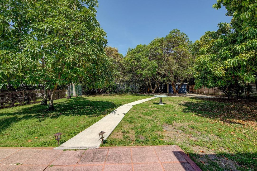 最近售出: $1,499,000 (0.27 acres)