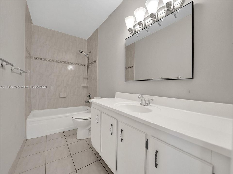 最近租的: $2,700 (3 贝兹, 2 浴室, 1317 平方英尺)