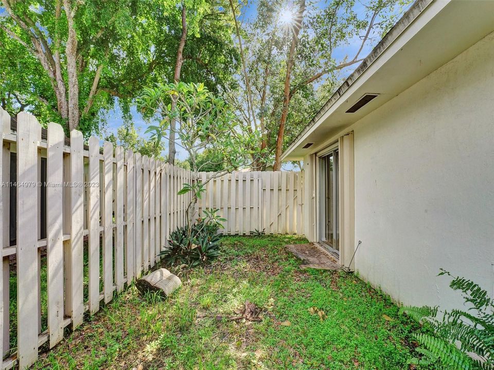 最近租的: $2,700 (3 贝兹, 2 浴室, 1317 平方英尺)