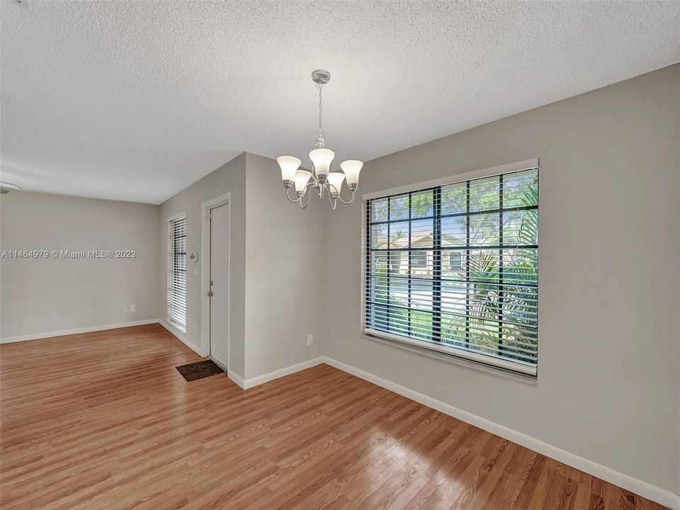 最近租的: $2,700 (3 贝兹, 2 浴室, 1317 平方英尺)