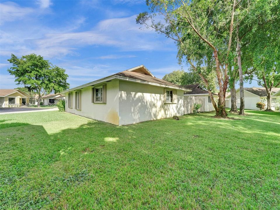 最近租的: $2,700 (3 贝兹, 2 浴室, 1317 平方英尺)