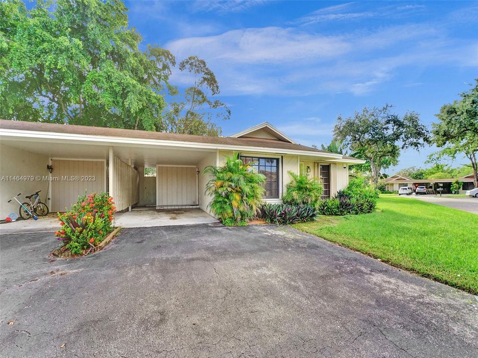 最近租的: $2,700 (3 贝兹, 2 浴室, 1317 平方英尺)