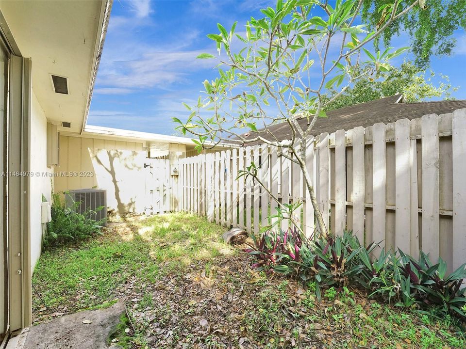 最近租的: $2,700 (3 贝兹, 2 浴室, 1317 平方英尺)