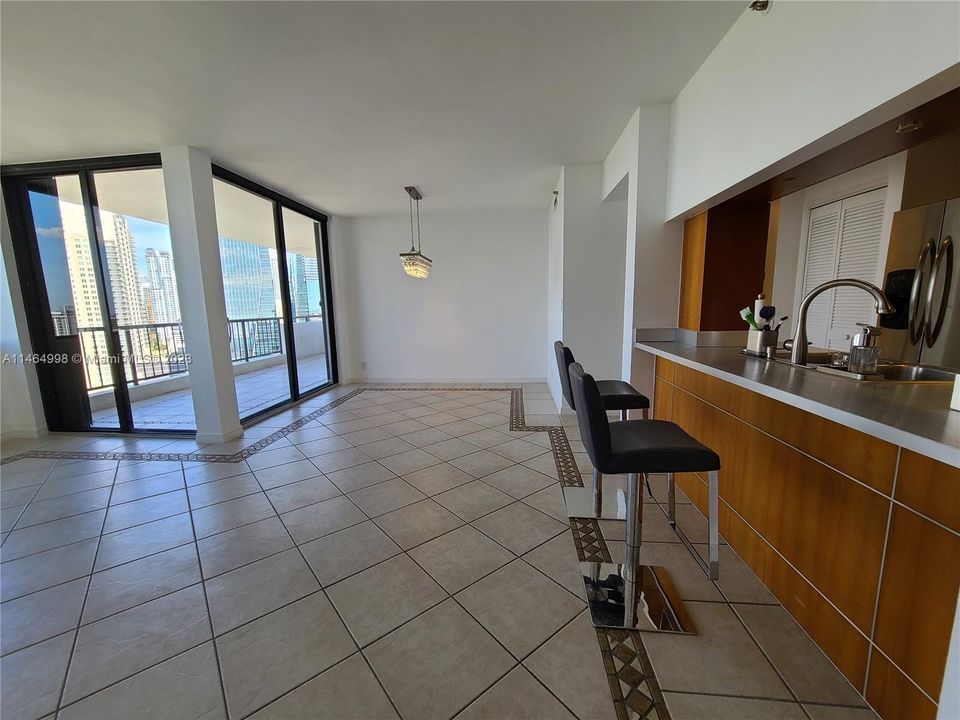 For Sale: $649,000 (1 beds, 1 baths, 1042 Square Feet)
