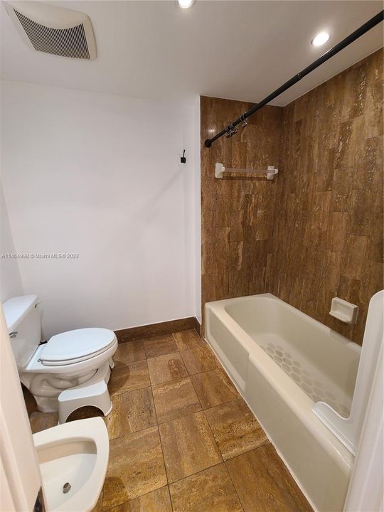 For Sale: $644,000 (1 beds, 1 baths, 1042 Square Feet)