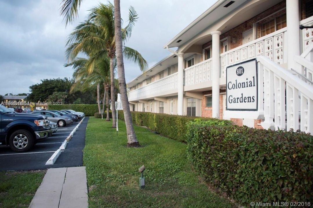 最近租的: $2,300 (2 贝兹, 1 浴室, 840 平方英尺)