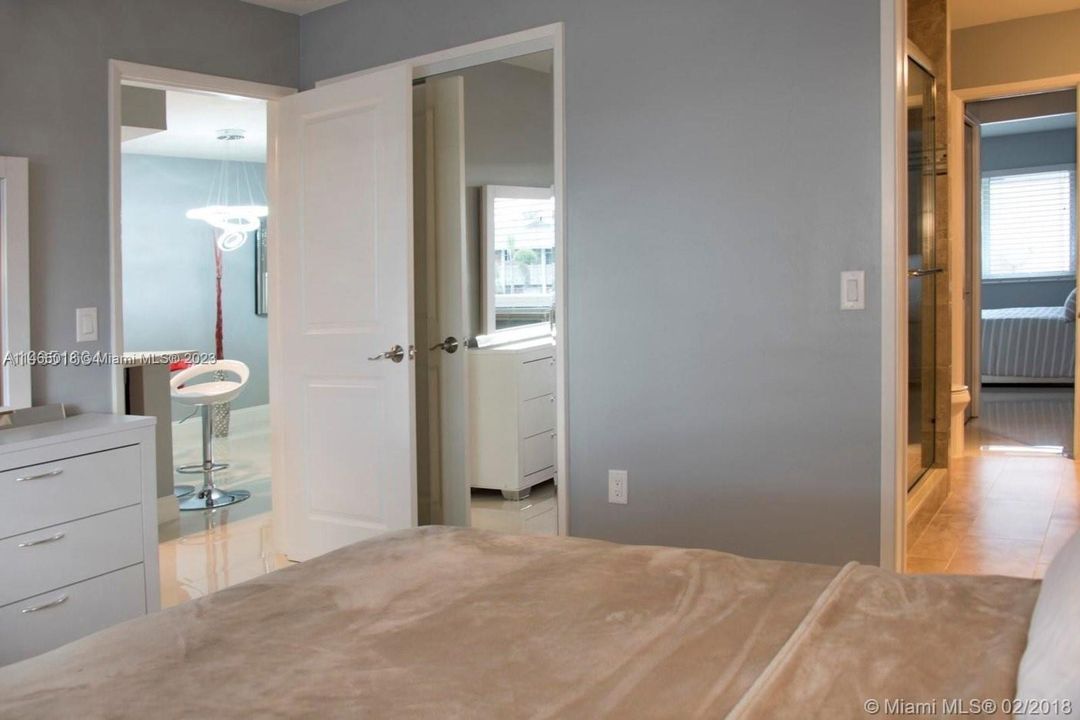 最近租的: $2,300 (2 贝兹, 1 浴室, 840 平方英尺)