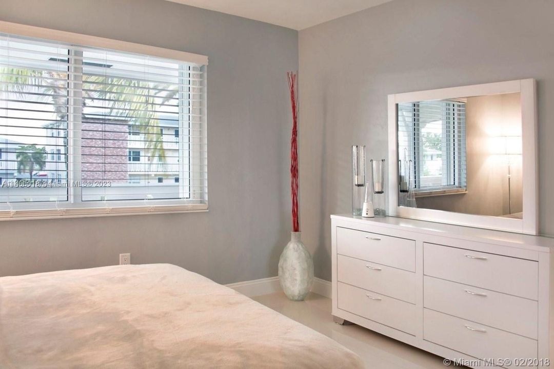 最近租的: $2,300 (2 贝兹, 1 浴室, 840 平方英尺)