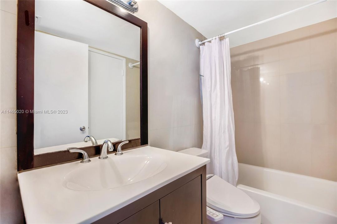 Active With Contract: $695,000 (2 beds, 2 baths, 1065 Square Feet)