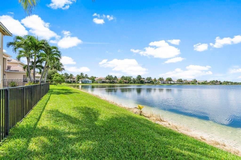 Recently Sold: $1,129,900 (7 beds, 5 baths, 4271 Square Feet)