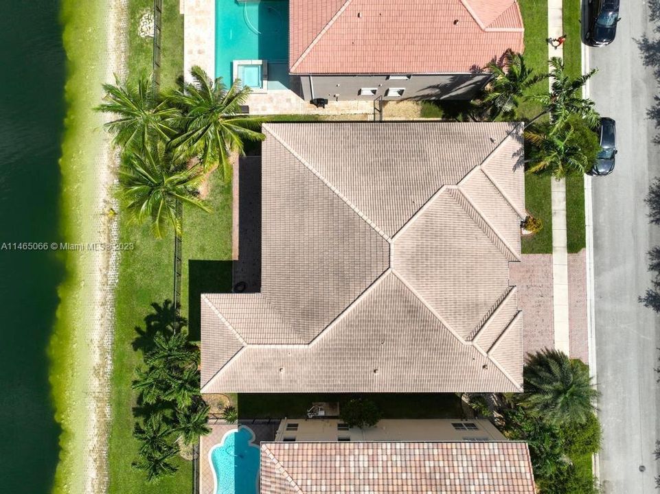 Recently Sold: $1,129,900 (7 beds, 5 baths, 4271 Square Feet)