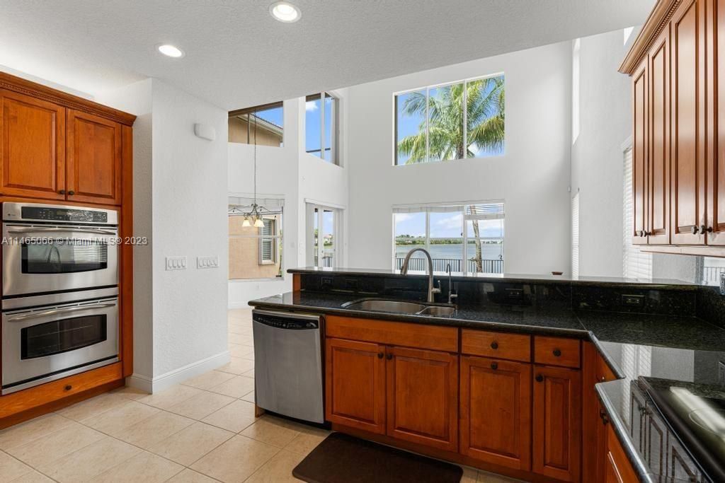 Recently Sold: $1,129,900 (7 beds, 5 baths, 4271 Square Feet)