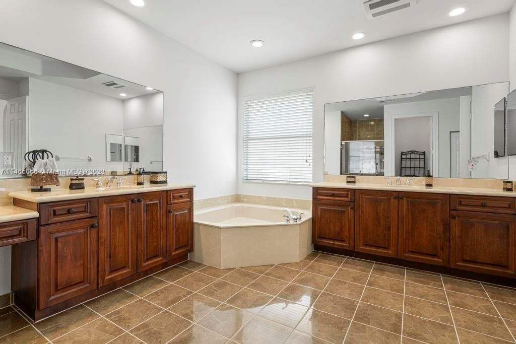 Recently Sold: $1,129,900 (7 beds, 5 baths, 4271 Square Feet)