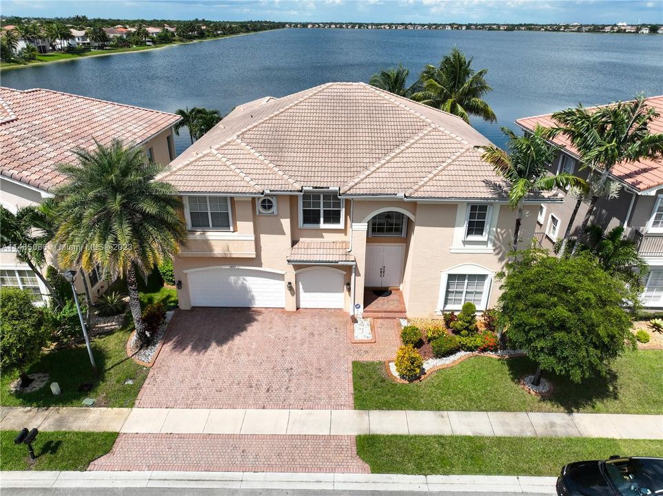 Recently Sold: $1,129,900 (7 beds, 5 baths, 4271 Square Feet)