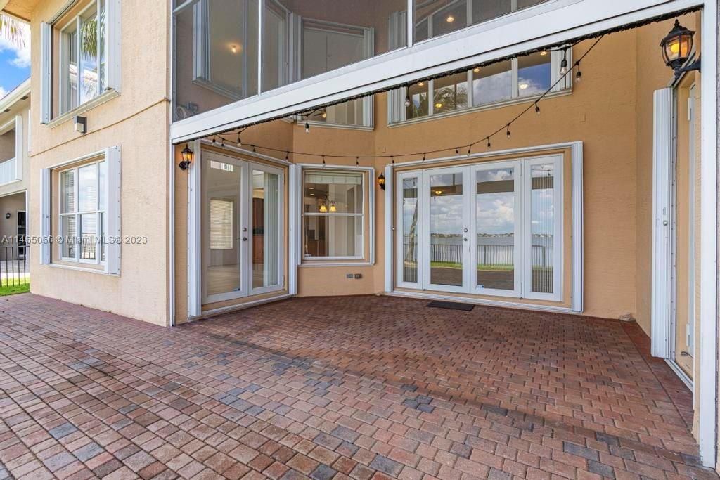 Recently Sold: $1,129,900 (7 beds, 5 baths, 4271 Square Feet)