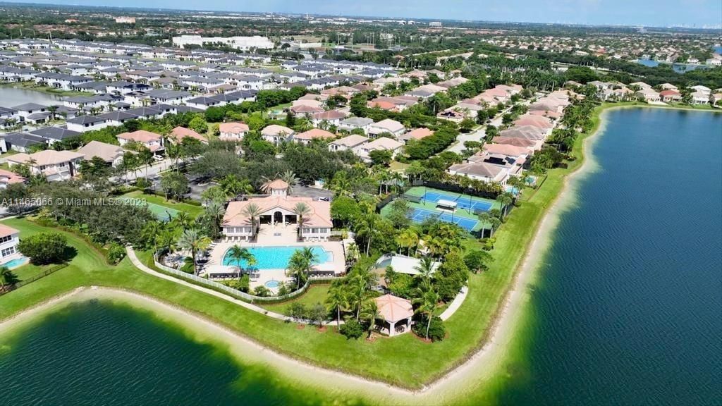 Recently Sold: $1,129,900 (7 beds, 5 baths, 4271 Square Feet)