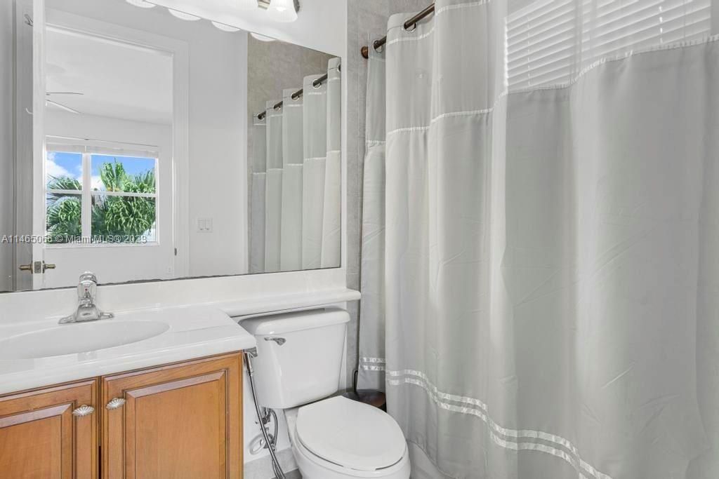 Recently Sold: $1,129,900 (7 beds, 5 baths, 4271 Square Feet)