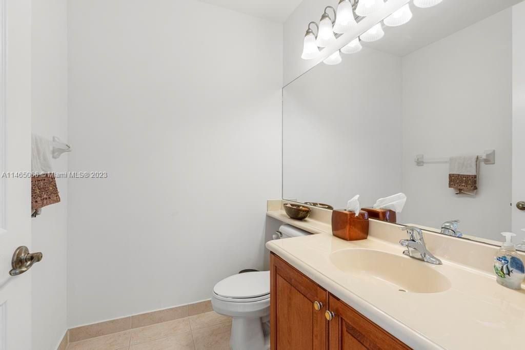 Recently Sold: $1,129,900 (7 beds, 5 baths, 4271 Square Feet)