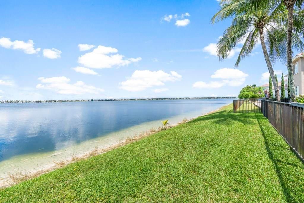 Recently Sold: $1,129,900 (7 beds, 5 baths, 4271 Square Feet)